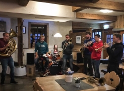 Kreativurlaub Wildkogelhaus Herta bläst